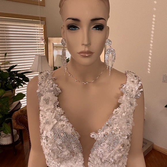 YSA Makino fit n flare Wedding Gown Size 12 NWT Off white - Picture 13 of 16